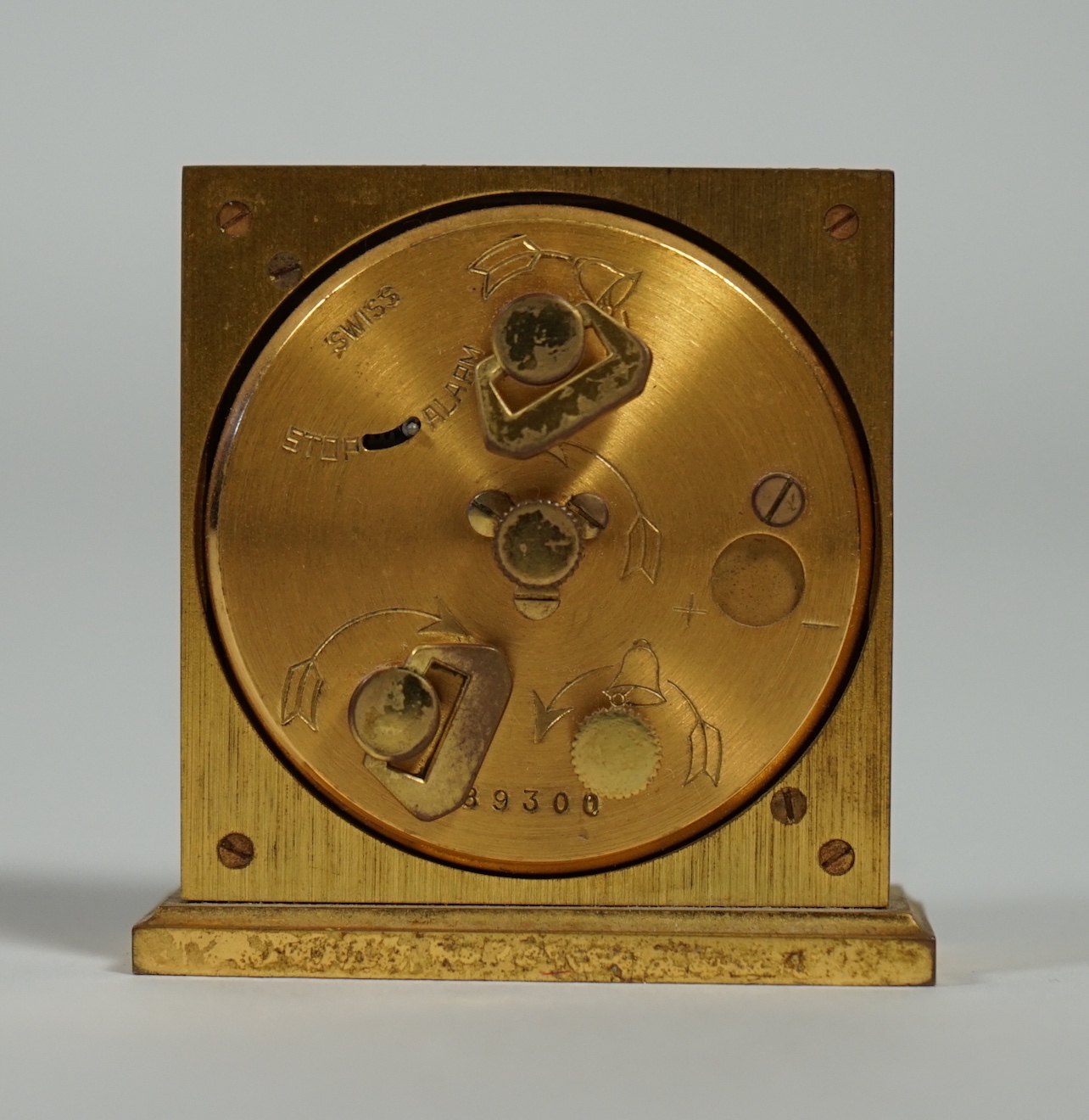 A Hermès travel alarm clock in gilded brass chiselled with H enchassés, height 5cm